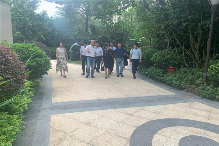 華商銀行總行領導蒞臨考察泰豐地產(chǎn)2.jpg